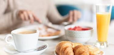 Nyd den daglige morgenmad, der serveres på Radisson Blu Mountain Resort.