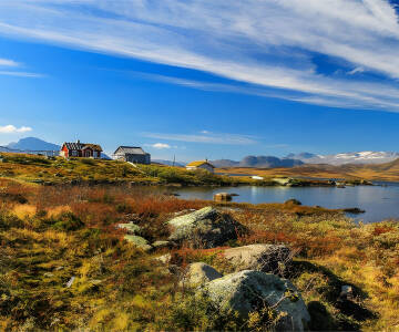 Utforska det vackra Jotunheimen, målat i de vackra höstfärgerna!