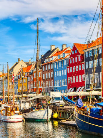 Gå på Tivoli, promenera längs Strøget och upplev stämningen i Nyhavn