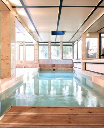 Hotellet har et spa-område med innendørsbasseng, to boblebad, badstue og tyrkisk bad (bassenget kan benyttes gratis, men for å bruke spa-området må du betale et gebyr)