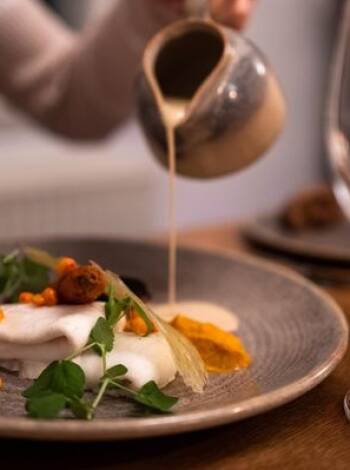 Restaurangen serverar fina måltider i ett prisbelönt matkoncept och har tilldelats Organic Dining Label i silver för sitt miljövänliga fokus.