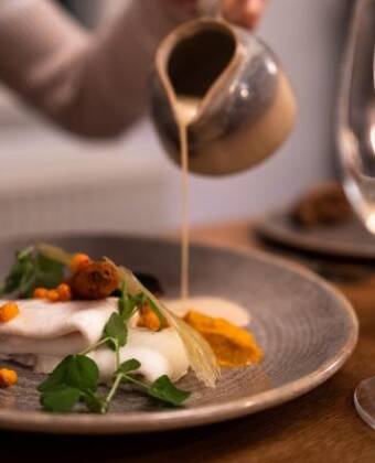 Restaurangen serverar fina måltider i ett prisbelönt matkoncept och har tilldelats Organic Dining Label i silver för sitt miljövänliga fokus.