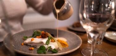 Restaurangen serverar fina måltider i ett prisbelönt matkoncept och har tilldelats Organic Dining Label i silver för sitt miljövänliga fokus.