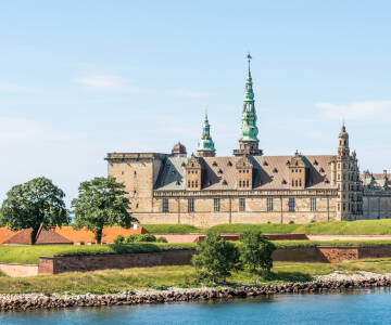 Besök det magiska slottet Kronborg som är känt över hela världen som Hamlets slott och finns med på UNESCO:s världsarvslista.