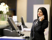 I receptionen står det venlige personale klar til at byde jer velkommen og assistere jer under opholdet.