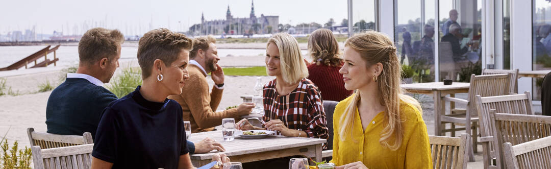 Marienlyst Strandhotel har en suveræn beliggenhed, direkte ud til Øresundskysten, i charmerende Marienlyst.