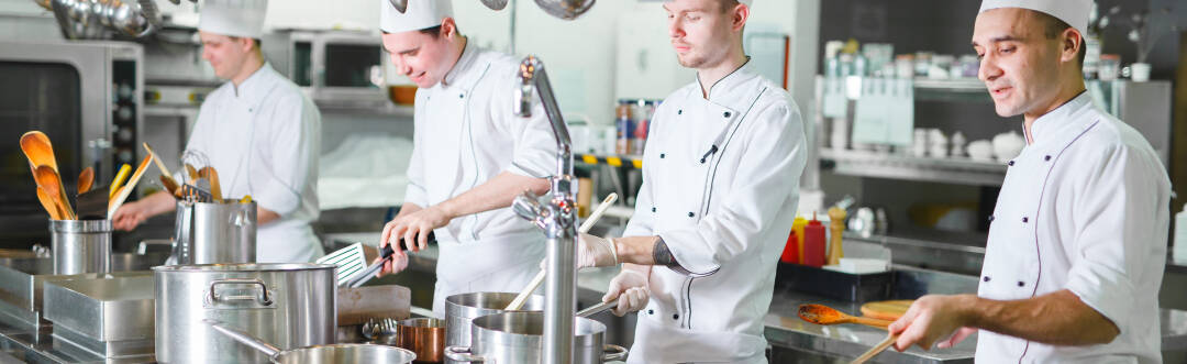 I hotellets vakre og innbydende restaurant, venter gastronomiske opplevelser i særklasse.
