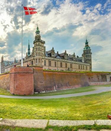 Fra hotellet har I ikke langt til f.eks. Kronborg og Louisiana Museum for Moderne Kunst.