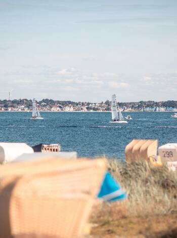 Vom Hotel erreichen Sie in nur wenigen Schritten die weißen Sandstrände der Ostsee.
