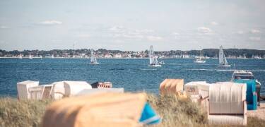 Vom Hotel erreichen Sie in nur wenigen Schritten die weißen Sandstrände der Ostsee.