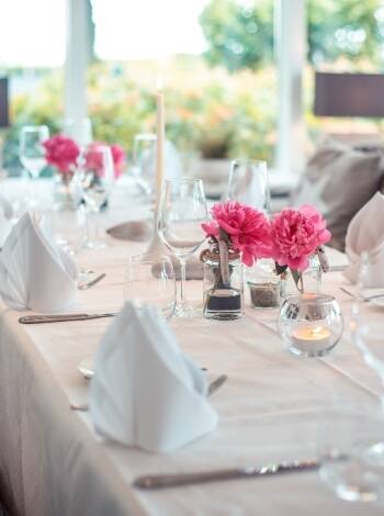 Enjoy the atmosphere while dining in the cosy and bright restaurant.