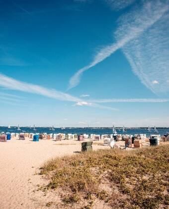 Tilbring nogle dejlige dage ved Østersøkystens hvide sandstrande, med masser af lækkert badevand og frisk sund havluft.