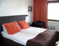Enjoy the friendly atmosphere of the hotel with bright and fresh rooms and a warm and cosy restaurant.