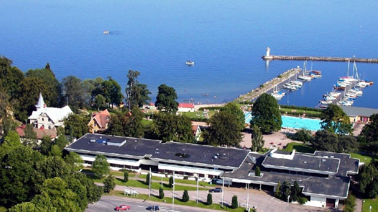 Hotel Bellevue Hjo har en fantastisk beliggenhed ved søen Vättern og lystbådehavnen i den frodige bypark.