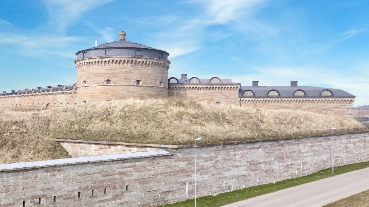 Tag på udflugt til Karlsborg og oplev byens spændende historie og den mægtige fæstning.