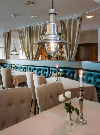 Njut av goda måltider i en elegant restaurang.