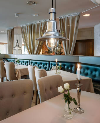 Nyd lækre måltider i en elegant restaurant.