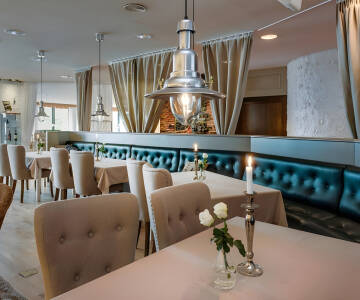 Njut av goda måltider i en elegant restaurang.