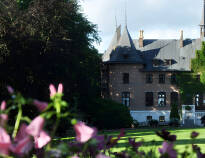 Besichtigen Sie das wunderschöne Schloss Sofiero und spazieren Sie durch die eindrucksvolle Sammlung von Rhododendren.