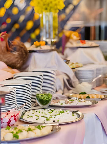 Start your day with a rich buffet and discover local and international flavors.