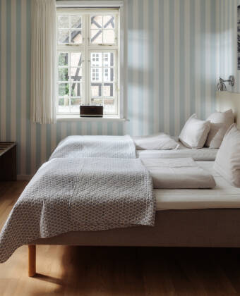 The rooms at Gl. Avernæs Sinatur Hotel are decorated in natural colours with a Scandinavian feel.