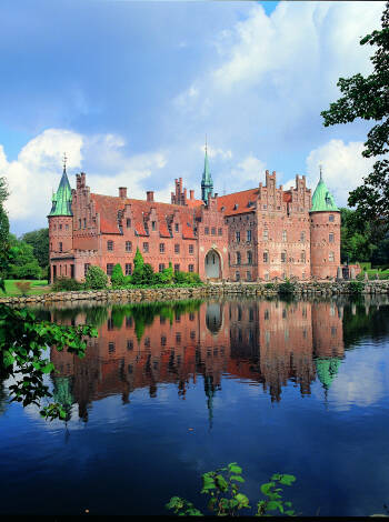 Tillbringa en dag på Egeskov Slott, en av Fyns mest spännande attraktioner!