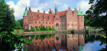 Verbringen Sie einen Tag im Schloss Egeskov, einer der aufregendsten Attraktionen Fünens!