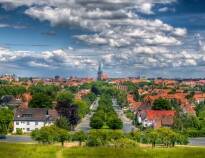 Hildesheim bjuder på allt från charmig stadskärna med korsvirkeshus till moderna shoppinggator och fina restauranger.