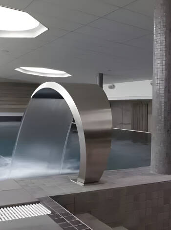Hotellet har en tradisjonell badstue, et dampbad og et saltrom