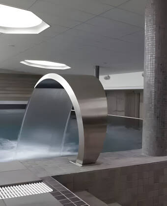 Hotellet har en tradisjonell badstue, et dampbad og et saltrom