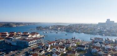 Hotellet ligger sentralt plassert i Marstrand, er omgitt av pittoreske bebyggelser og har gangavstand til et deilig badested.