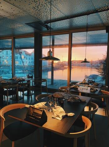 I hotellets restaurang, Ottos kök, är det bohuslänska smaker som dominerar. Givetvis finns det fisk och skaldjur på menyn.