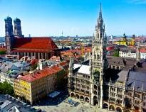 München är Bayerns huvudstad och här hittar ni historiska omgivningar och många imponerande byggnader.
