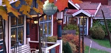 Åkerblads Gästgiveri Hotell is in the middle of Tällberg, surrounded by nature, near the beautfiul lake Siljan.