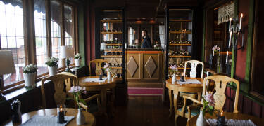 Nyt en middag eller lunsj i hotellets gjestgiveri.