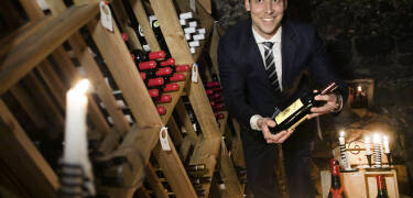 Hotellet har en vinkjeller som dateres tilbake til 1400-tallet.