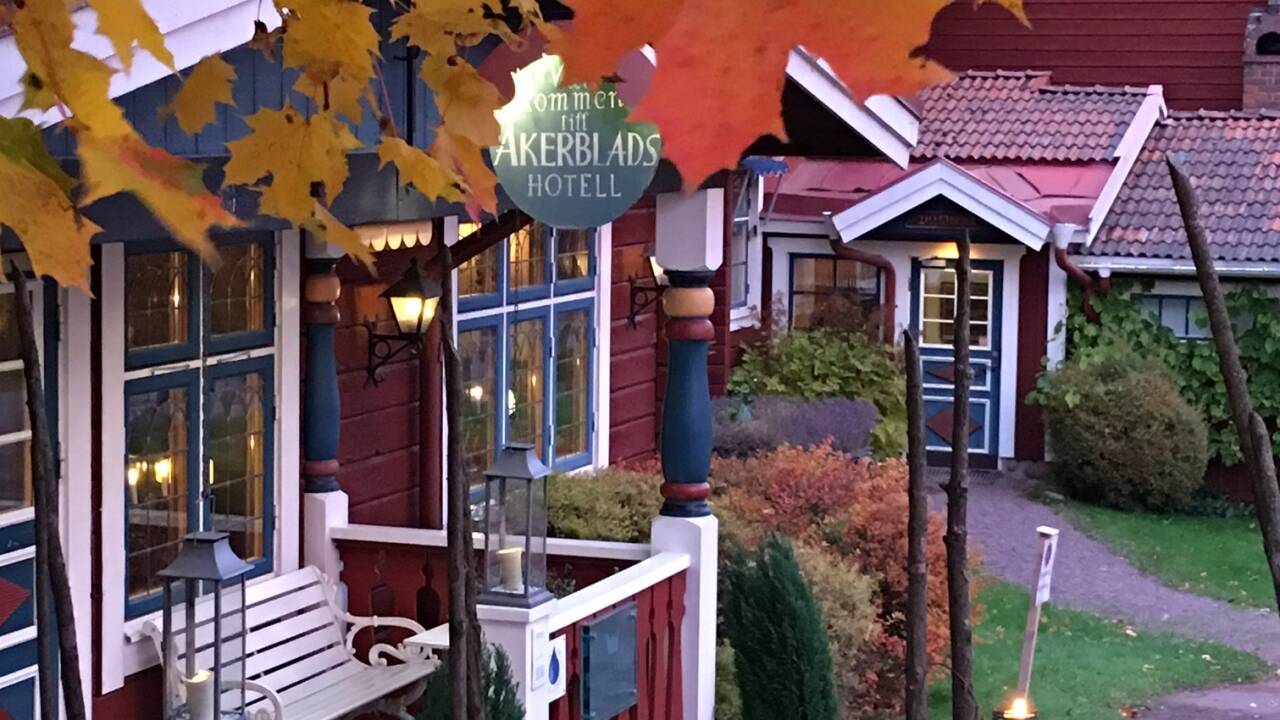 Åkerblads Gästgiveri Hotell is in the middle of Tällberg, surrounded by nature, near the beautfiul lake Siljan.