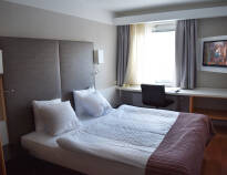 Hotellet har 206 rum som alla är rymliga och modernt inredda 