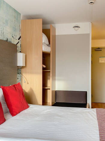 Die Zimmer sind modern, komfortabel und gepflegt – ein hervorragendes Preis-Leistungs-Verhältnis im Vergleich zu vielen zentralen Hotels in Stockholm.