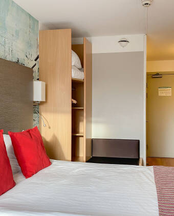 Die Zimmer sind modern, komfortabel und gepflegt – ein hervorragendes Preis-Leistungs-Verhältnis im Vergleich zu vielen zentralen Hotels in Stockholm.