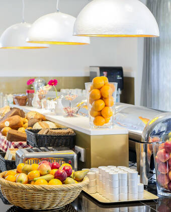 En lækker og velassorteret morgenmadsbuffet serveres hver morgen.