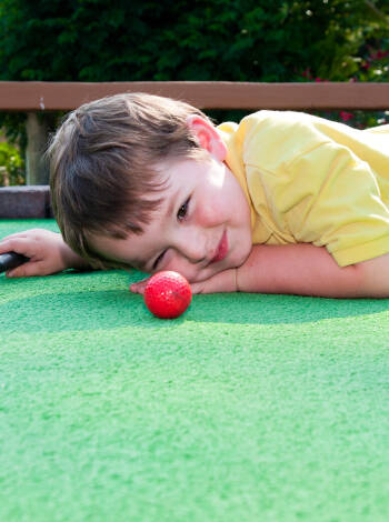 Rund um das Hotel finden Sie Sportmöglichkeiten wie Minigolf, Bowling und Tennis.