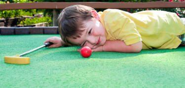 Rund um das Hotel finden Sie Sportmöglichkeiten wie Minigolf, Bowling und Tennis.