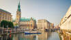 Storbyen Hamburg ligger 50 minutters kørsel fra hotellet og her finder I kultur, gastronomi og shopping for hele familien.