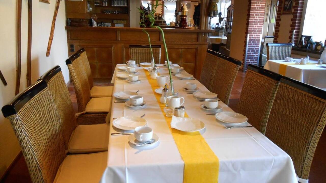 Hotellets restaurant “La Patatina” er kendt på egnen og tilbereder lokalretter baseret på årstidens råvarer.