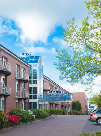 Hotellet ligger i Büdelsdorf cirka 7 kmfrån staden Rendsburg som är känt för den vackra bron över Kielerkanalen.