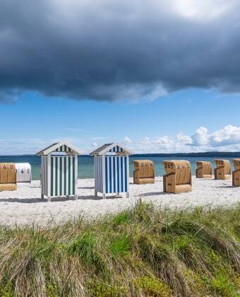Go for a relaxing walk along the nearby beach and unwind while enjoying the fresh sea air and scenic views.