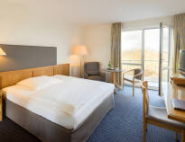 De ljusa hotellrummen är utrustade med allt som kan behövas för en behaglig och trevlig semester.