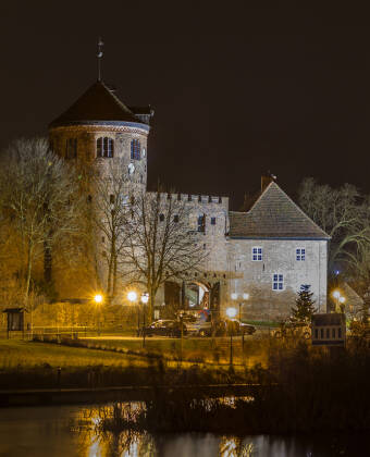 Die Alte Burg Neustadt-Glewe liegt im Zentrum der Stadt und ist die älteste noch erhaltene Wehrburg Deutschlands.
