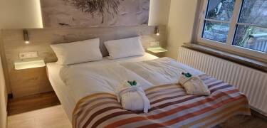Hotellets rum är komfortabla och trevligt inredda med eget badrum och hårfön